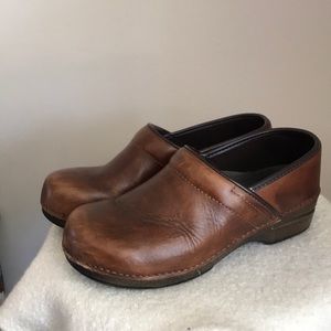 Brown Dansko Clogs 🌷